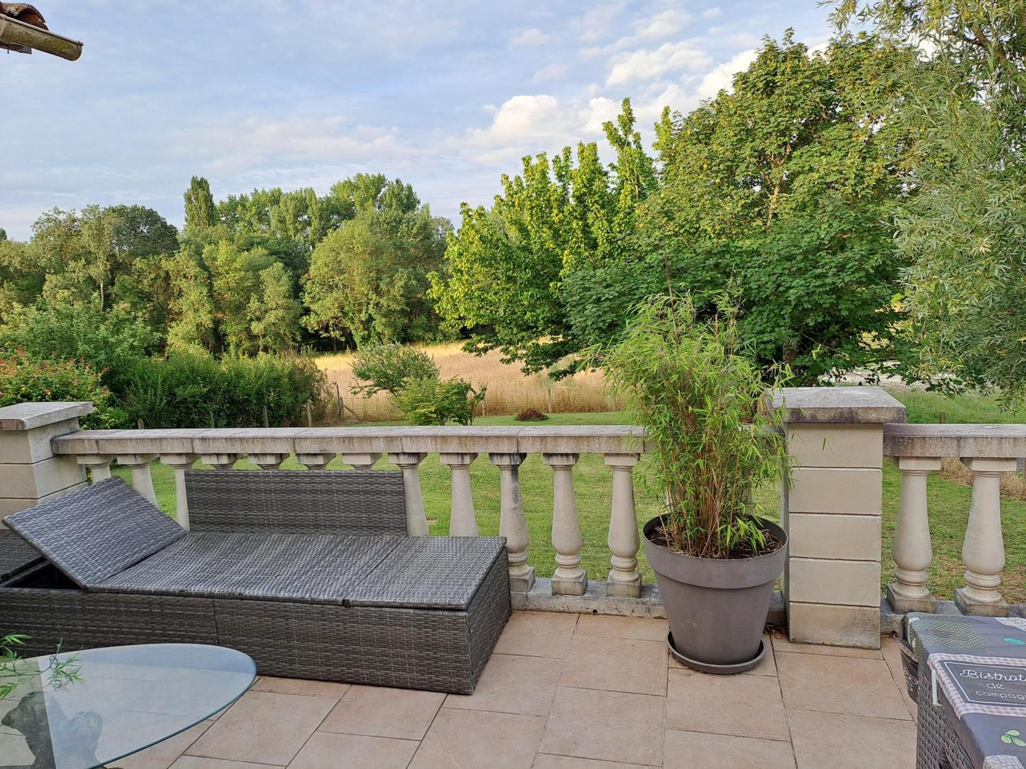 L'Ile Verte Chambre Avec Salle De Bain Privee Champagnac  Luaran gambar