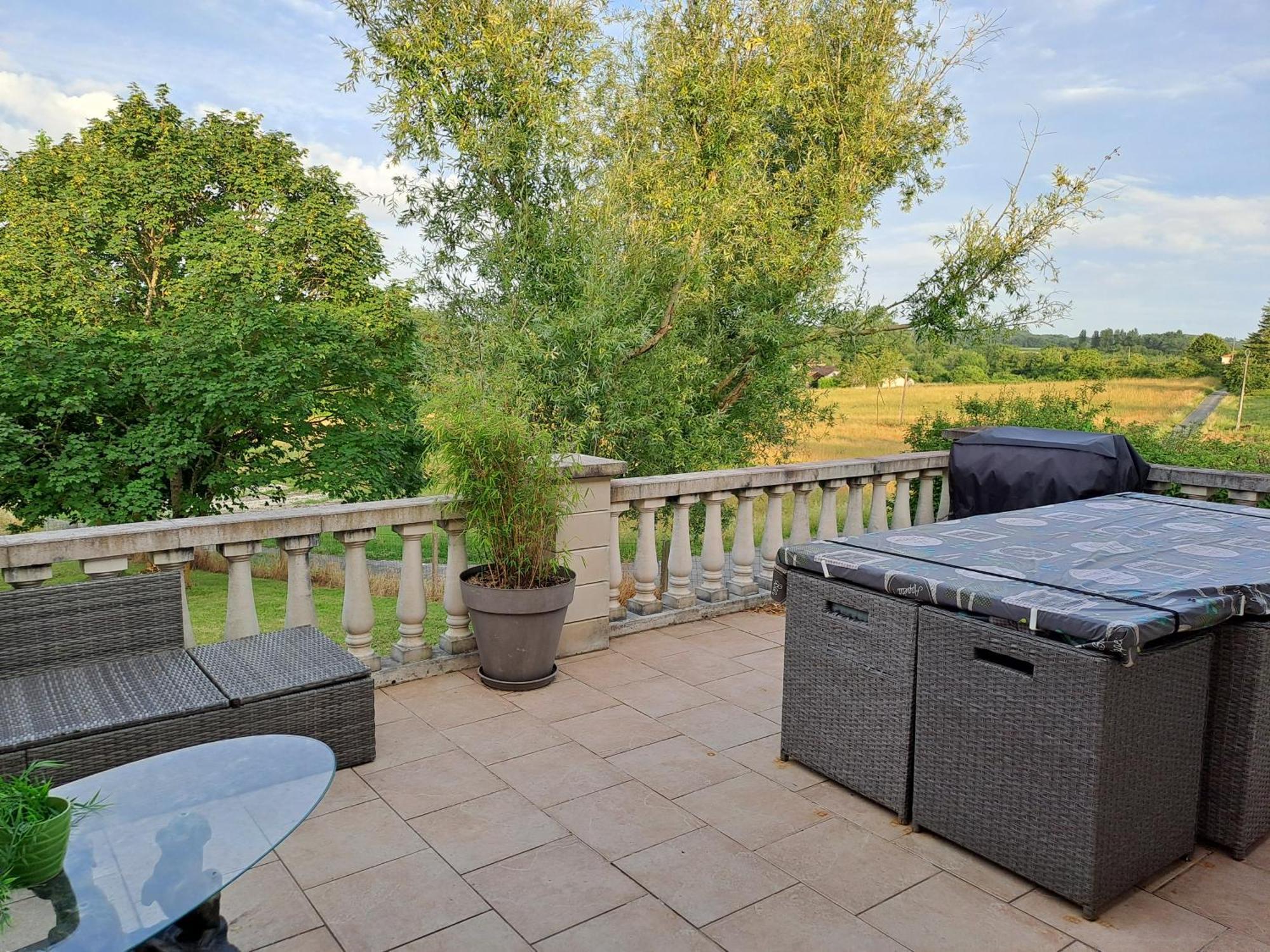 L'Ile Verte Chambre Avec Salle De Bain Privee Champagnac  Luaran gambar