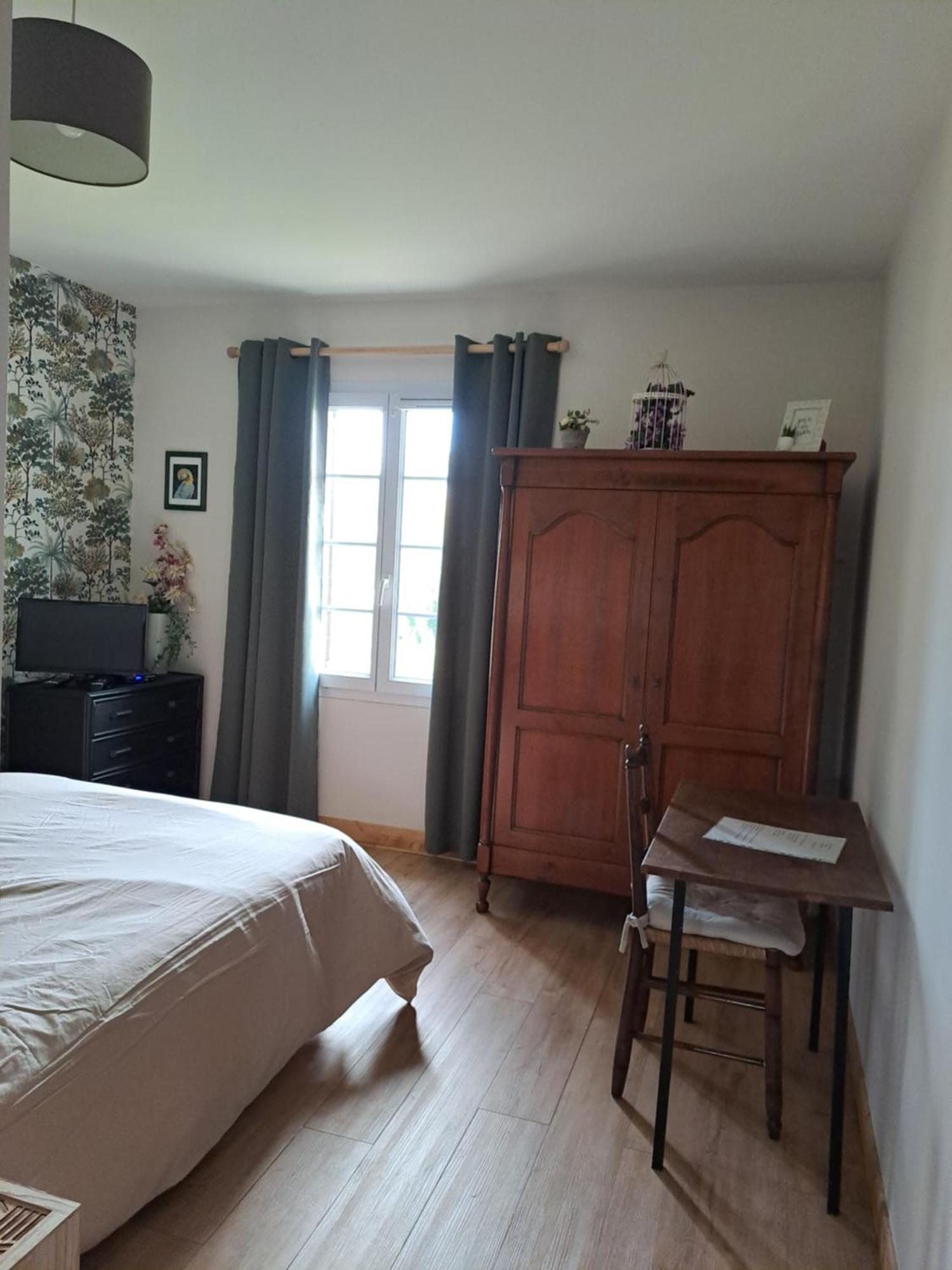 L'Ile Verte Chambre Avec Salle De Bain Privee Champagnac  Luaran gambar
